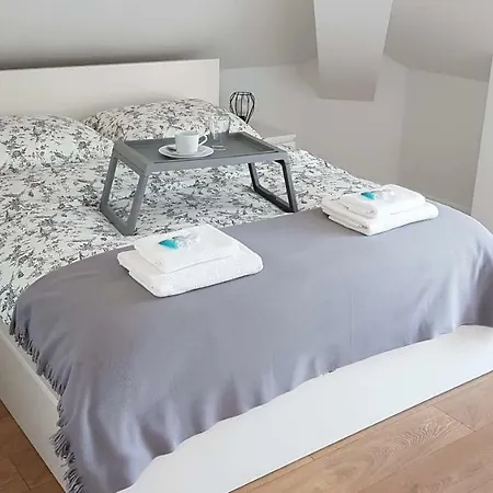 Apartament Szczesliwa 13 *